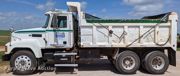 image for item DR6933 2002 Mack CH613  dump truck