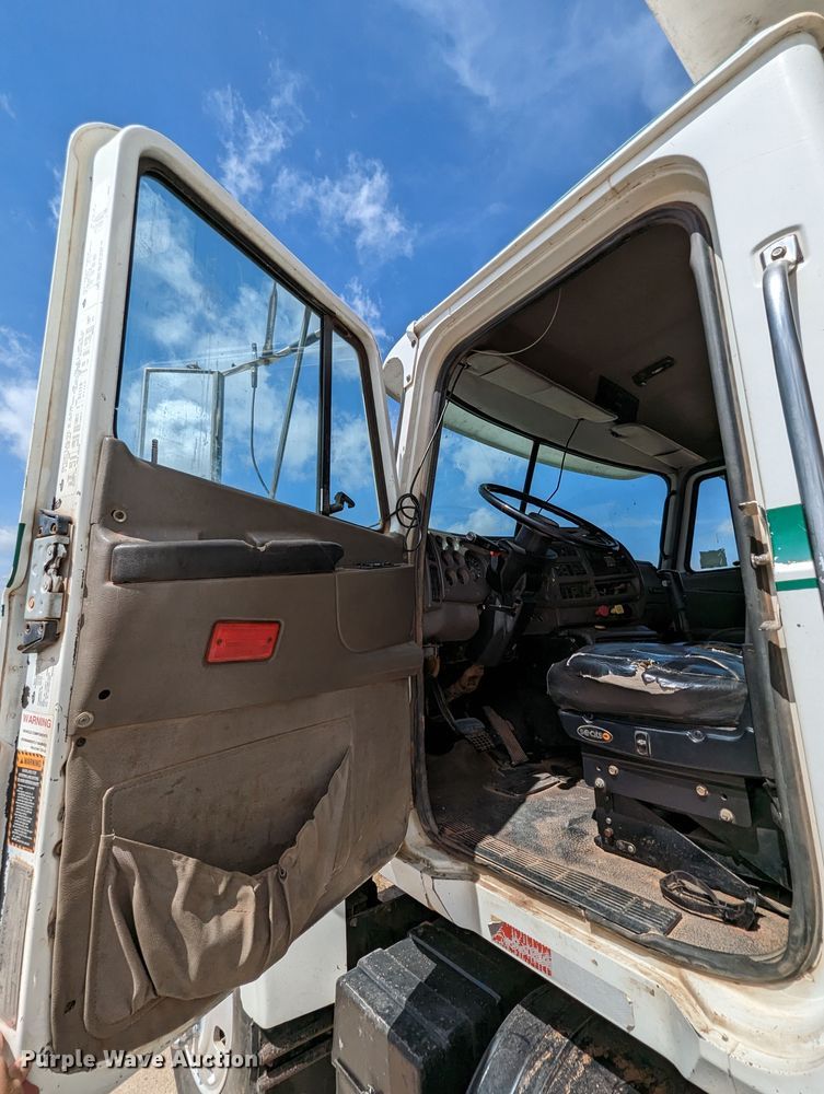 image for item DR6933 2002 Mack CH613  dump truck