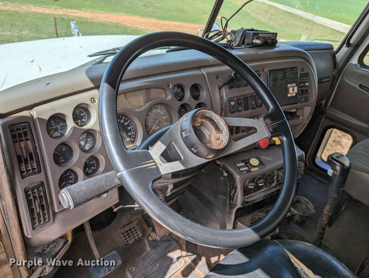 image for item DR6933 2002 Mack CH613  dump truck