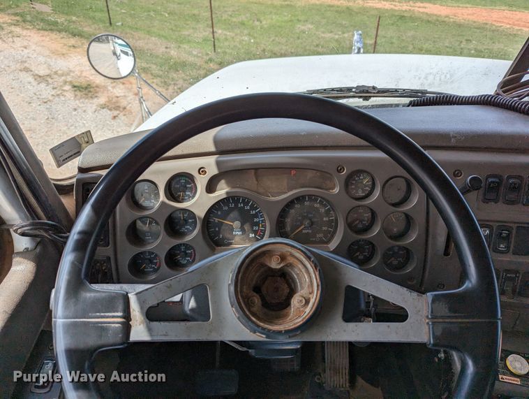 image for item DR6933 2002 Mack CH613  dump truck