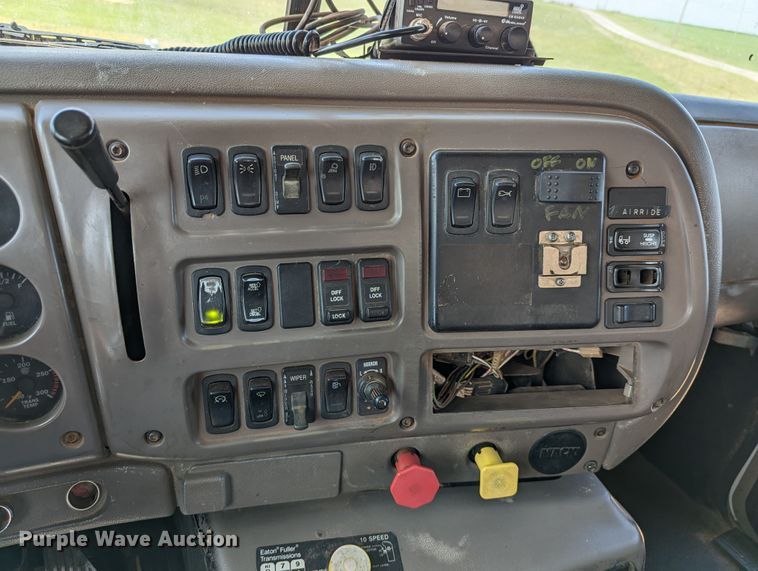 image for item DR6933 2002 Mack CH613  dump truck