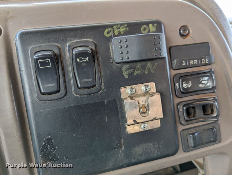 image for item DR6933 2002 Mack CH613  dump truck