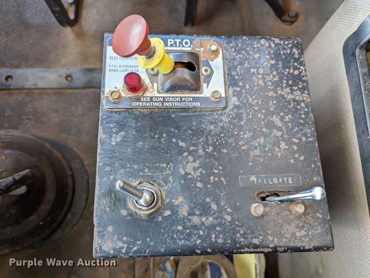 image for item DR6933 2002 Mack CH613  dump truck