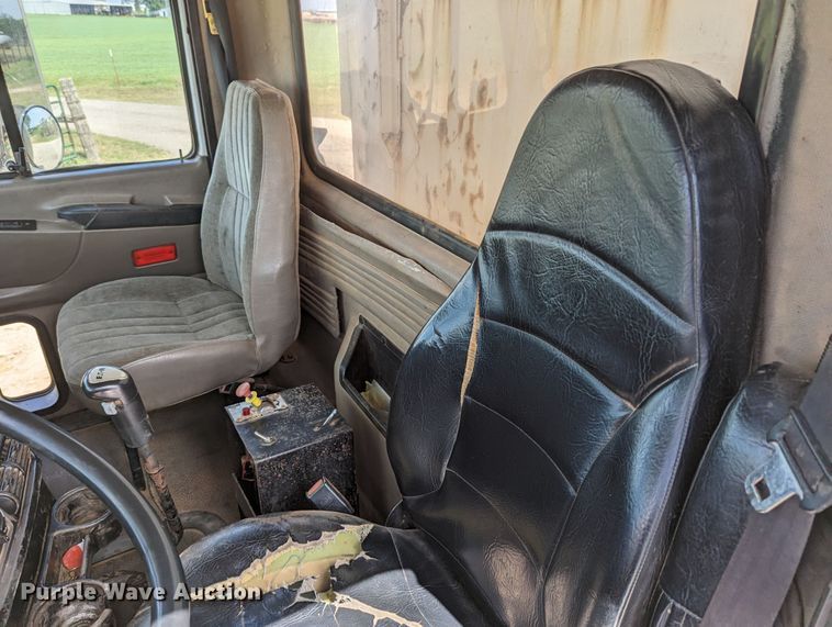 image for item DR6933 2002 Mack CH613  dump truck