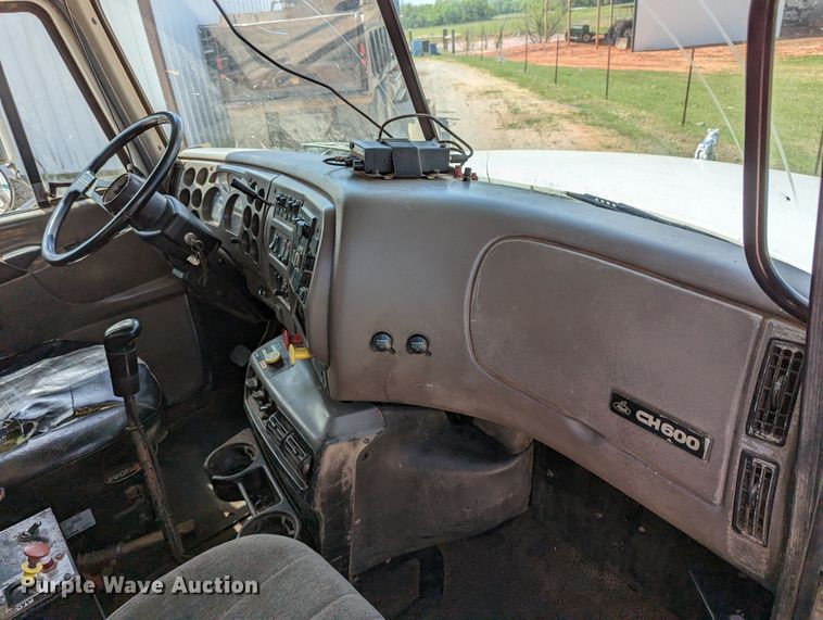 image for item DR6933 2002 Mack CH613  dump truck