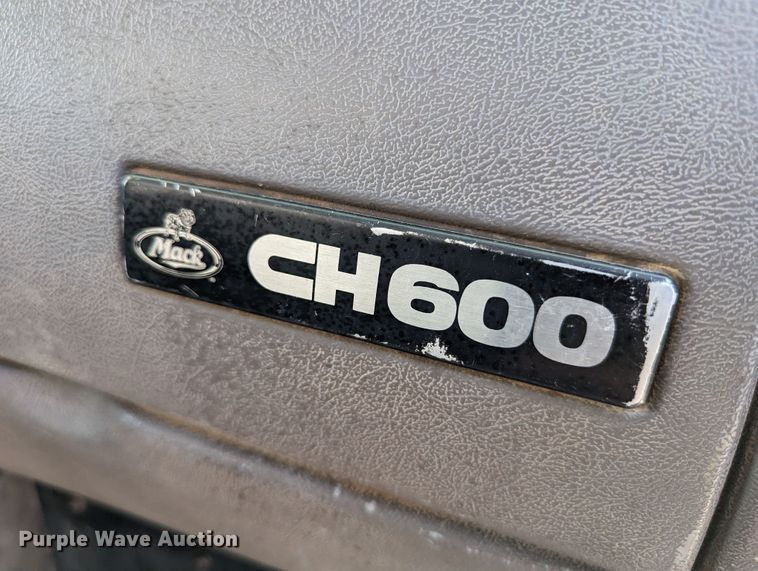 image for item DR6933 2002 Mack CH613  dump truck