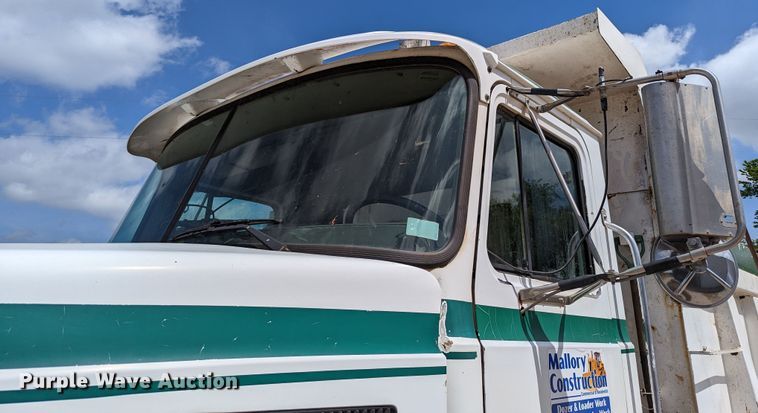 image for item DR6933 2002 Mack CH613  dump truck