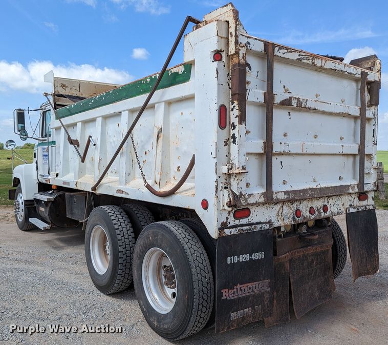 image for item DR6933 2002 Mack CH613  dump truck
