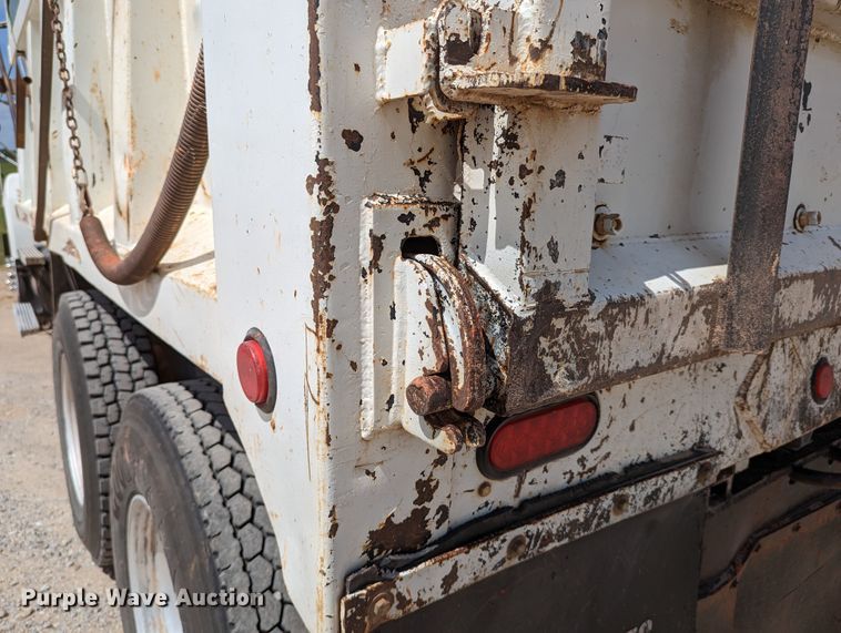 image for item DR6933 2002 Mack CH613  dump truck