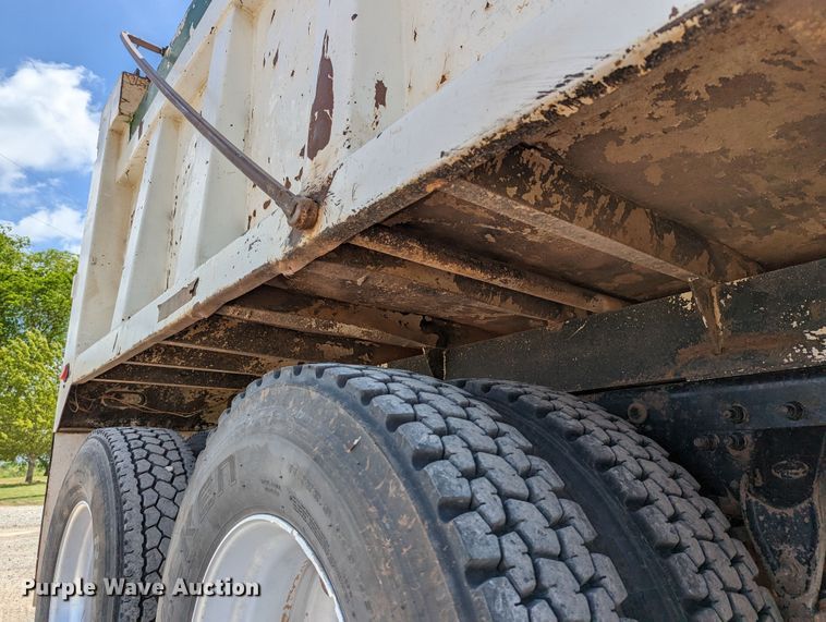 image for item DR6933 2002 Mack CH613  dump truck