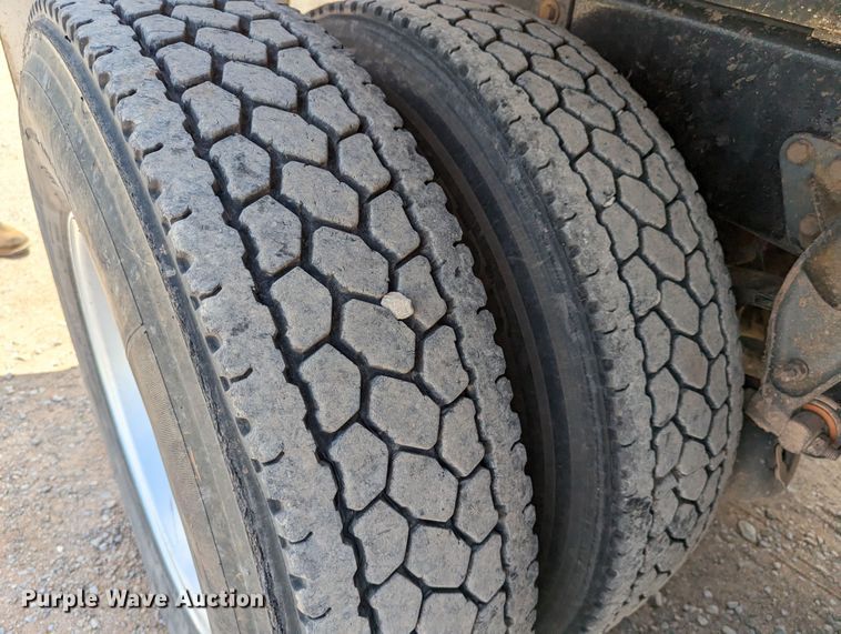 image for item DR6933 2002 Mack CH613  dump truck