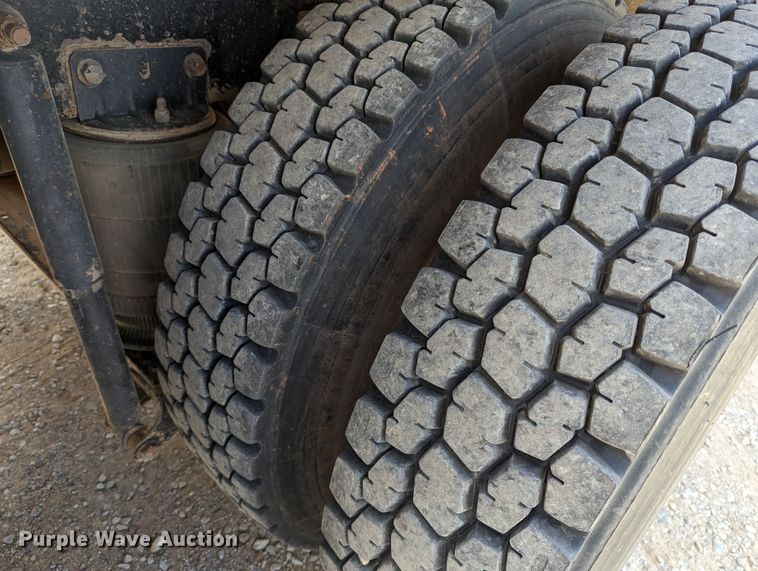 image for item DR6933 2002 Mack CH613  dump truck