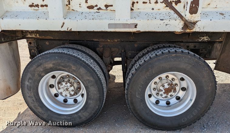 image for item DR6933 2002 Mack CH613  dump truck