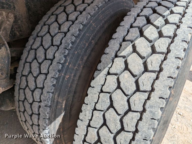 image for item DR6933 2002 Mack CH613  dump truck