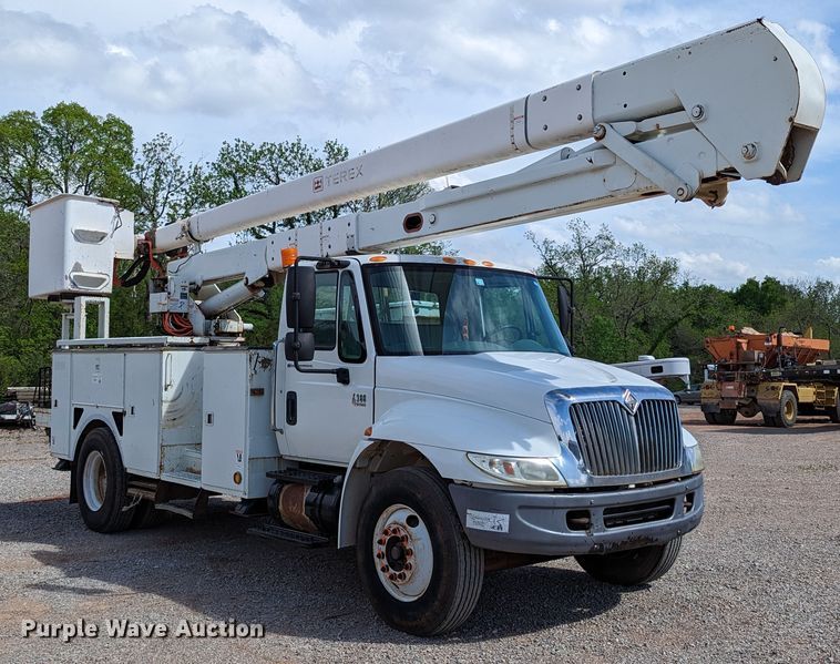image for item DR6939 2007 International 4300  bucket truck