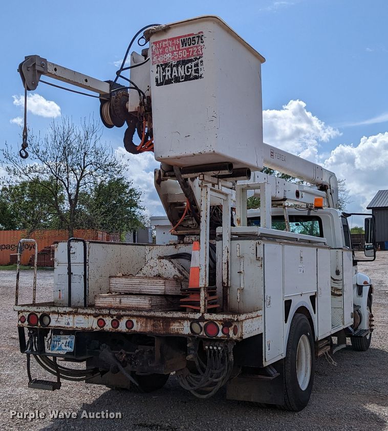 image for item DR6939 2007 International 4300  bucket truck