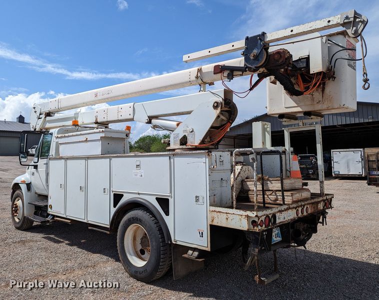 image for item DR6939 2007 International 4300  bucket truck