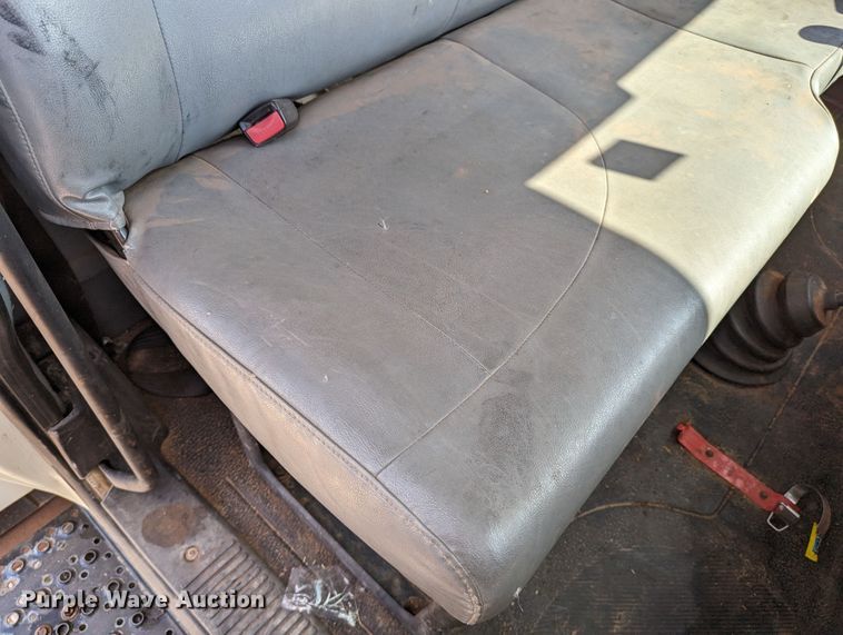 image for item DR6939 2007 International 4300  bucket truck