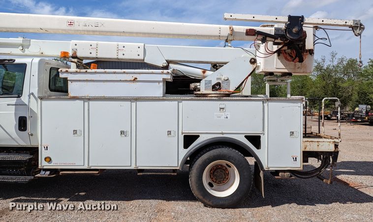 image for item DR6939 2007 International 4300  bucket truck