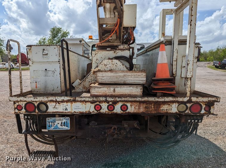 image for item DR6939 2007 International 4300  bucket truck