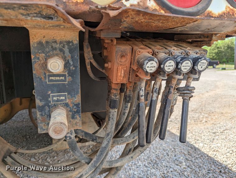 image for item DR6939 2007 International 4300  bucket truck