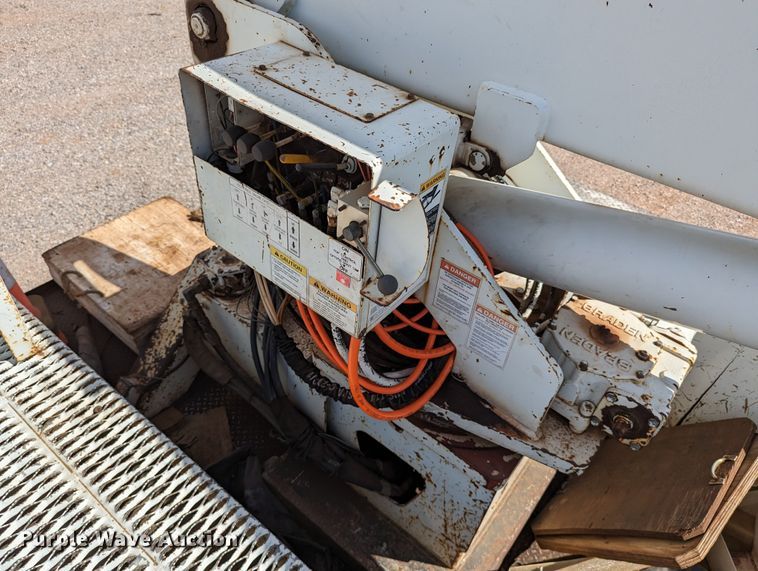 image for item DR6939 2007 International 4300  bucket truck