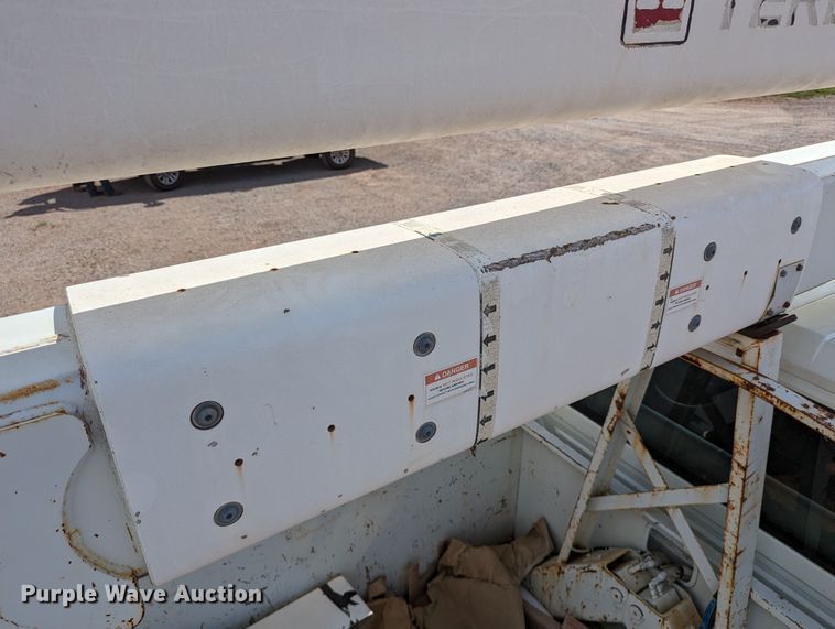 image for item DR6939 2007 International 4300  bucket truck