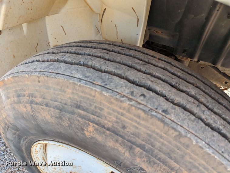 image for item DR6939 2007 International 4300  bucket truck