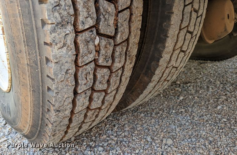 image for item DR6939 2007 International 4300  bucket truck