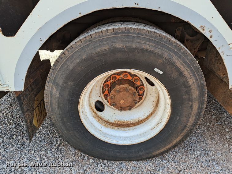 image for item DR6939 2007 International 4300  bucket truck