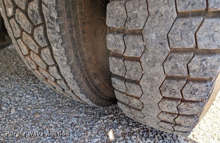 image for item DR6939 2007 International 4300  bucket truck