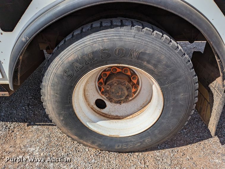 image for item DR6939 2007 International 4300  bucket truck