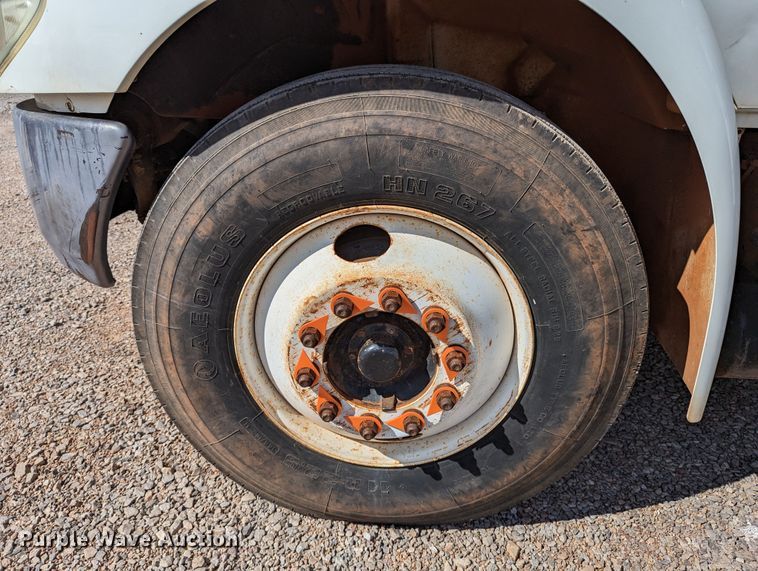 image for item DR6939 2007 International 4300  bucket truck