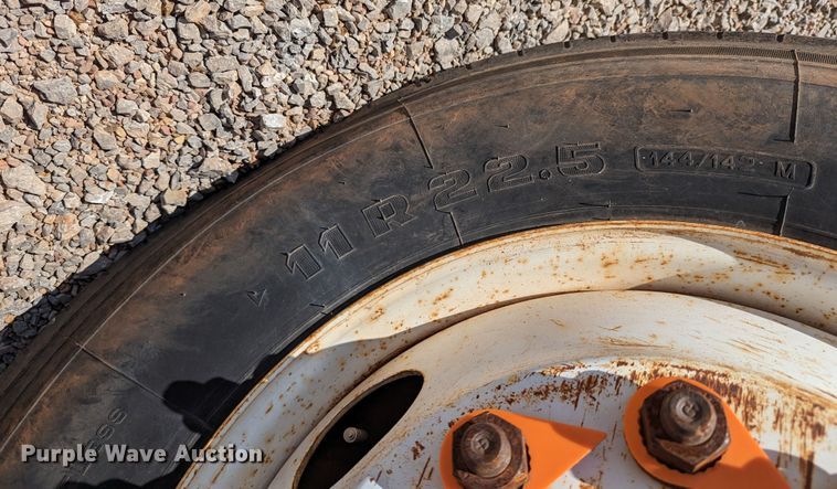 image for item DR6939 2007 International 4300  bucket truck