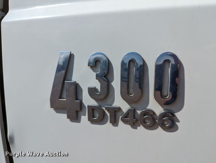 image for item DR6939 2007 International 4300  bucket truck