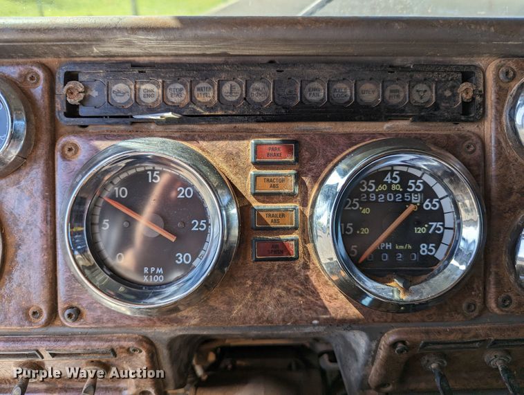 image for item DR6943 2001 Freightliner FLD 120  dump truck