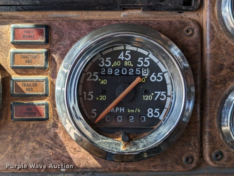 image for item DR6943 2001 Freightliner FLD 120  dump truck