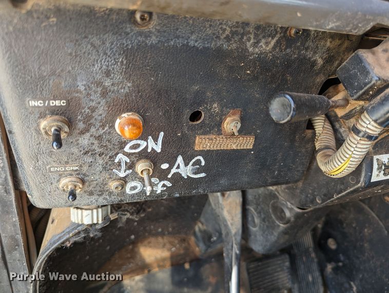 image for item DR6943 2001 Freightliner FLD 120  dump truck