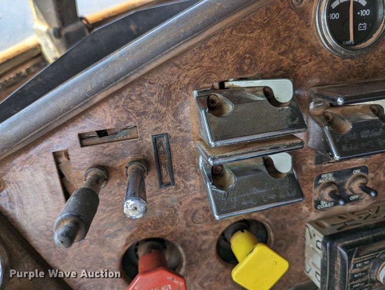 image for item DR6943 2001 Freightliner FLD 120  dump truck