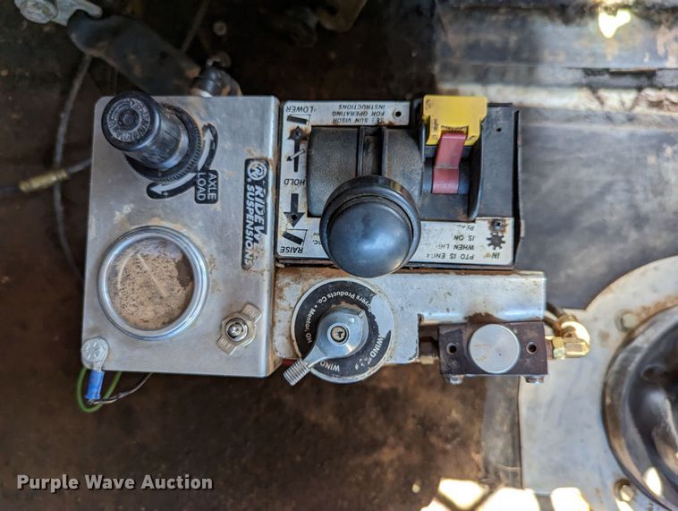 image for item DR6943 2001 Freightliner FLD 120  dump truck