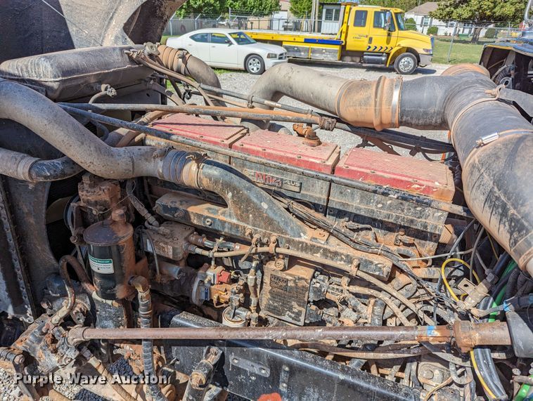 image for item DR6943 2001 Freightliner FLD 120  dump truck