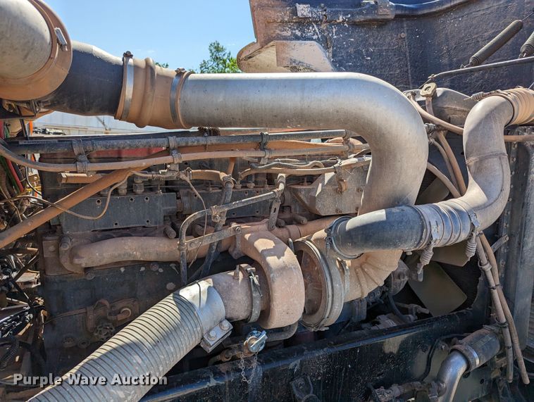 image for item DR6943 2001 Freightliner FLD 120  dump truck