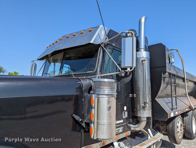 image for item DR6943 2001 Freightliner FLD 120  dump truck