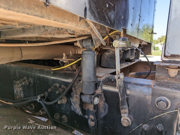 image for item DR6943 2001 Freightliner FLD 120  dump truck