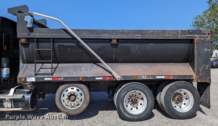 image for item DR6943 2001 Freightliner FLD 120  dump truck