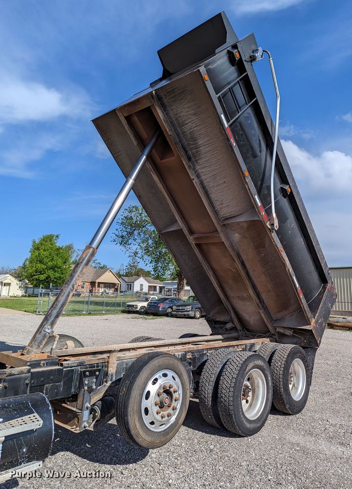 image for item DR6943 2001 Freightliner FLD 120  dump truck