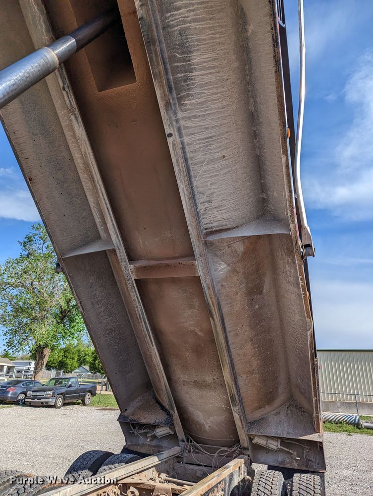 image for item DR6943 2001 Freightliner FLD 120  dump truck