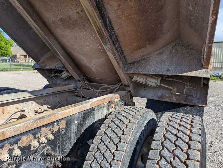 image for item DR6943 2001 Freightliner FLD 120  dump truck