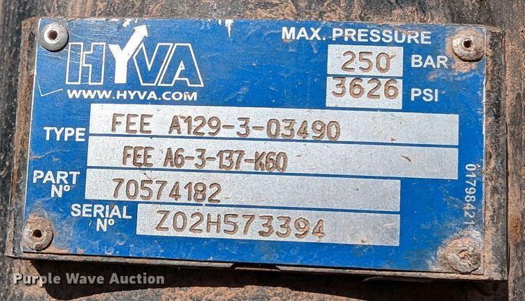 image for item DR6943 2001 Freightliner FLD 120  dump truck