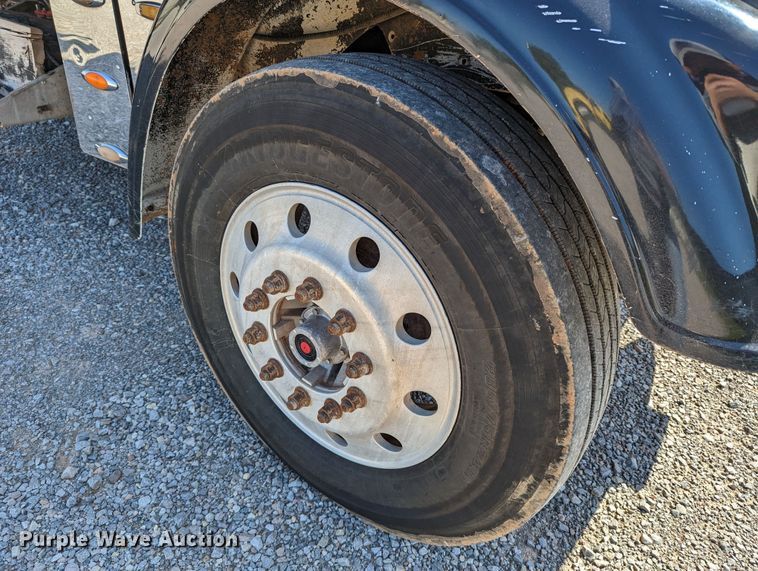 image for item DR6943 2001 Freightliner FLD 120  dump truck